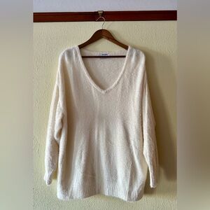 Old Navy Eyelash Vee Crème de la Crème V-Neck Sweater